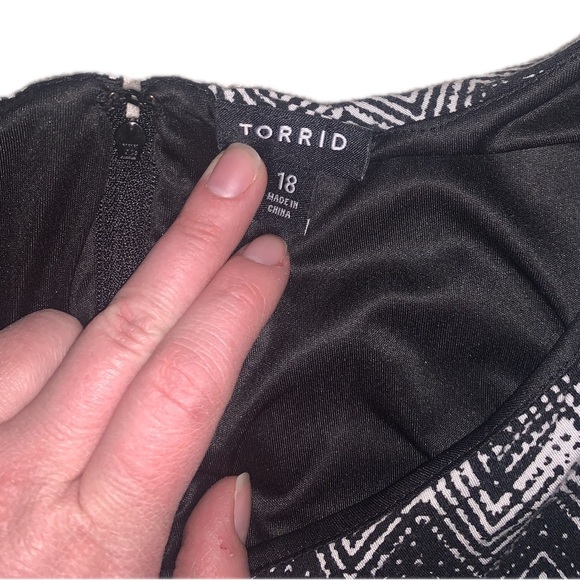 Torrid Sleeveless Chevron Deco Geometric Swing Mini Dress Tunic Stretch 18 - Picture 4 of 8